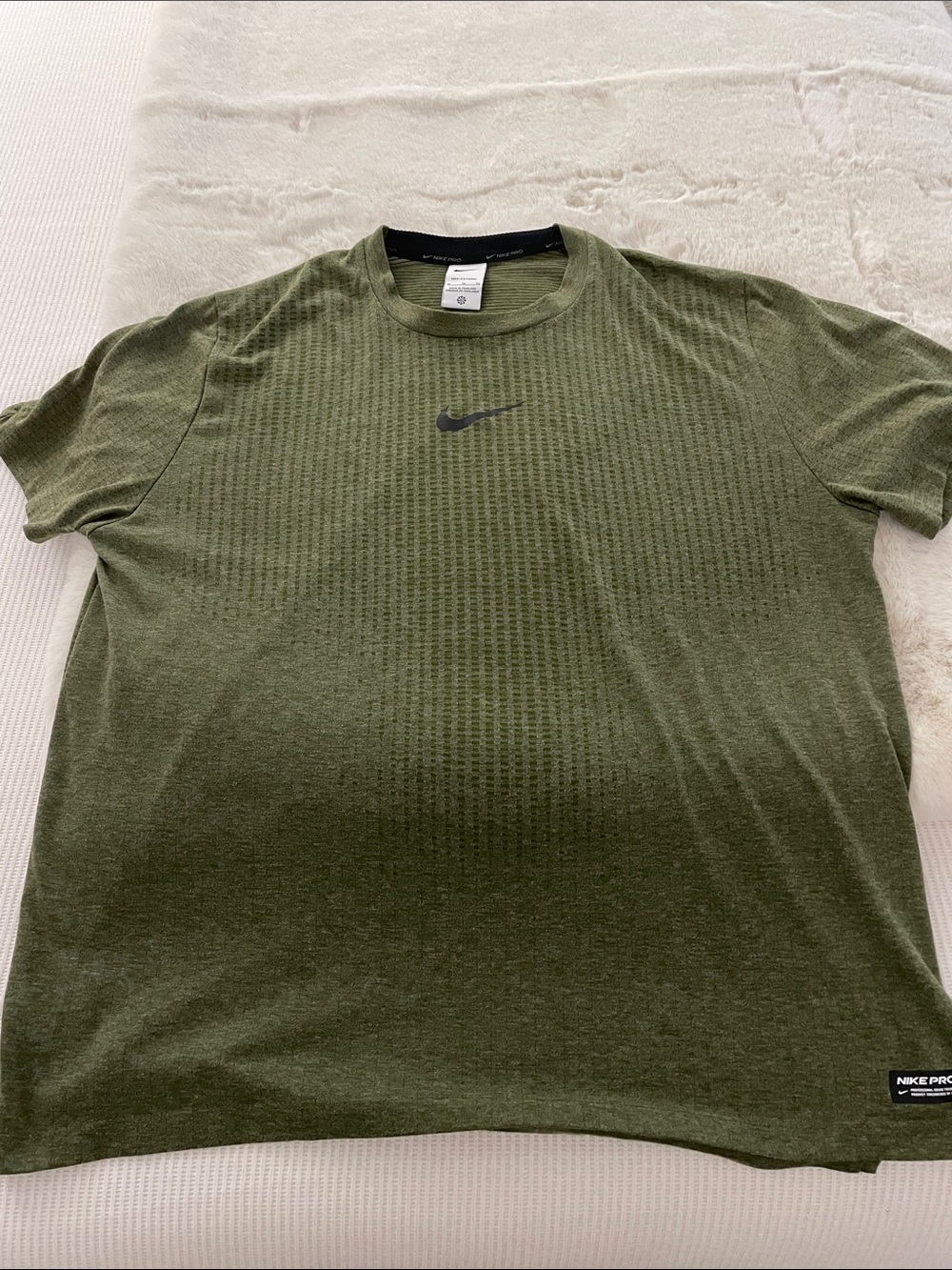 Nike Men’s Olive Green Dri-FIT Training Tee xl